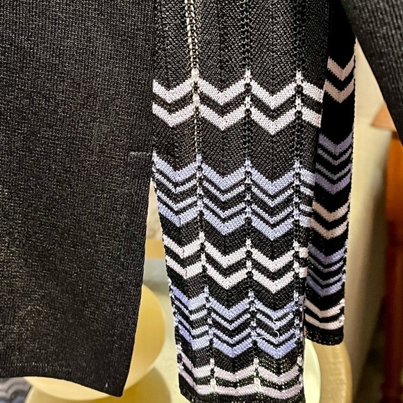 EXCLUSIVELY MISOOK Cardigan Sweater Size M Black Blue Gray Chevron Stripe Accent - Picture 13 of 16